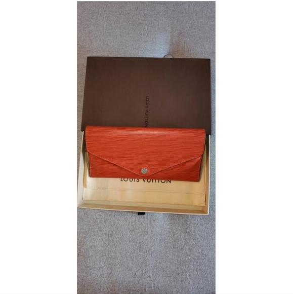 Authentic Louis Vuitton Sarah Wallet - Picture 2 of 8